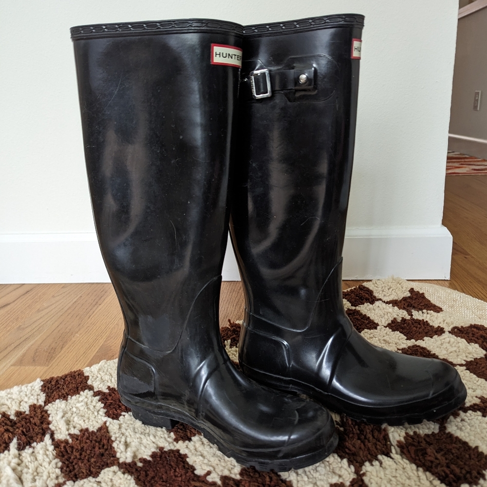 🌟 Hunter Gloss Black Rain Boots - Weather-Proof Style! 🌟